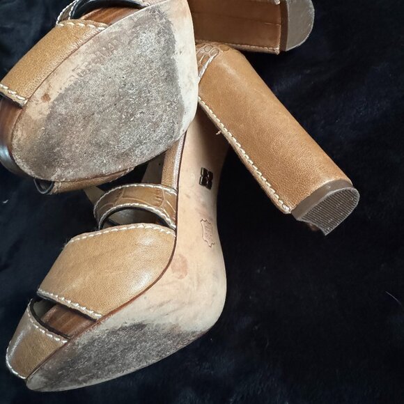 BCBG Vintage Style Leather Printed Heels Size 6.5 - Picture 4 of 6